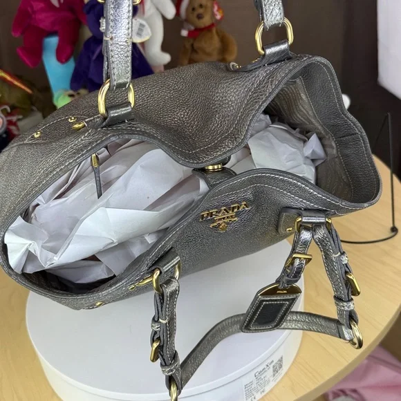 💥PRADA - Silver Metallic Vitello Daino Leather Shoulder Bag BN1346 - 136U894 - Picture 8 of 17